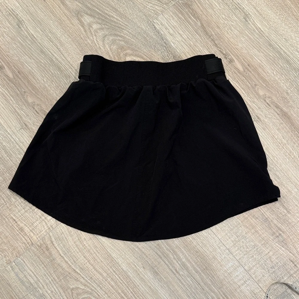 ALO Yoga Black Skirt with Logo Patch - Picture 8 of 15